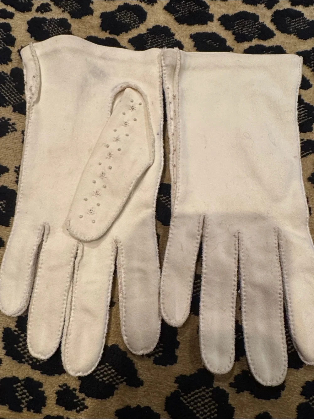 Classic Women's Cream Suede Gloves